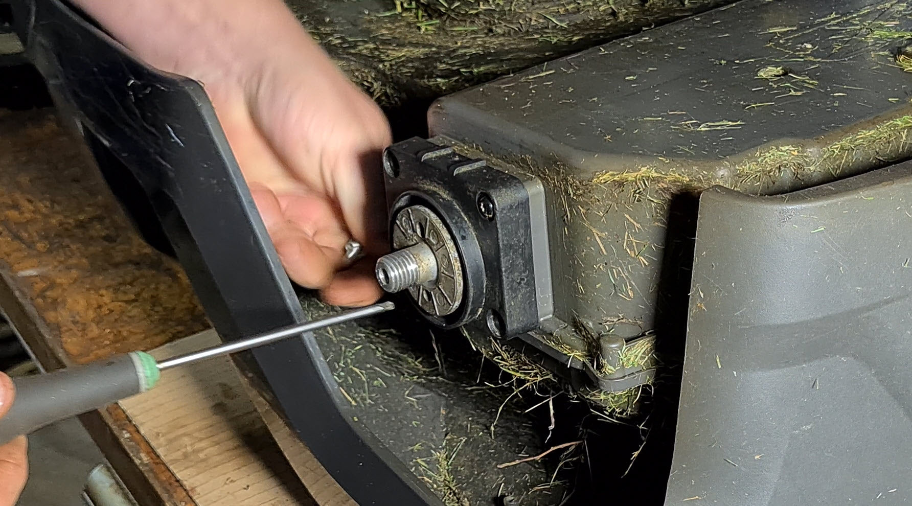 Carica il video:  Come riparare un motore della ruota